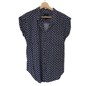 JACHS GIRLFRIEND NAVY BLUE/WHITE GEOMETRIC RELAXED BUTTON DOWN SHIRT, SIZE SMALL